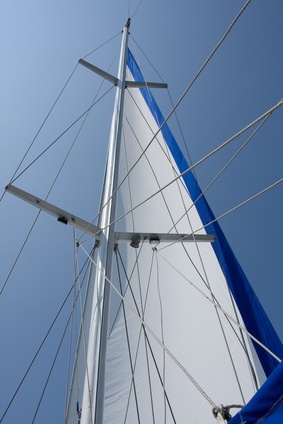 Strain gauge data converters can be used within yacht masts to measure forces from various directions.