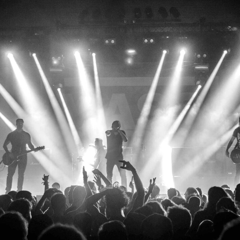 Image of performers on stage to represent load monitoring in the Entertainment and Live Performance Industry